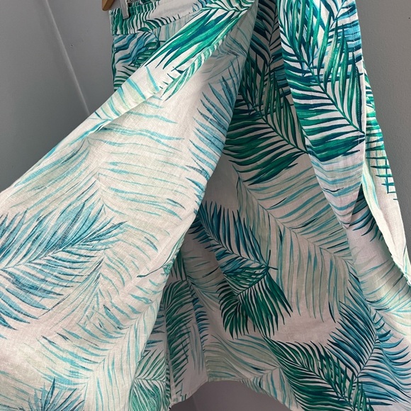 Tahari Green Knee-Length Pencil Skirt with Slit - Picture 4 of 12